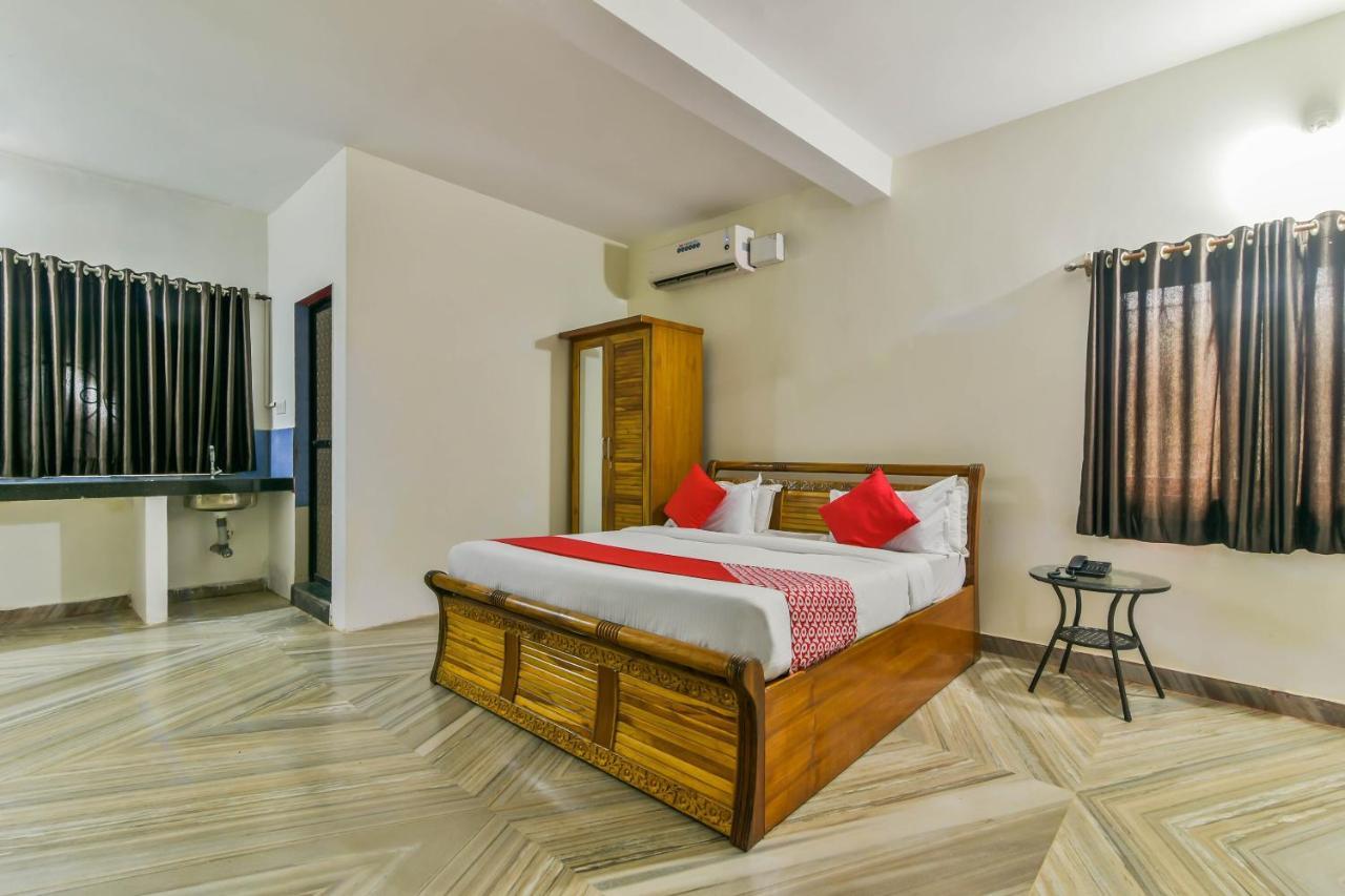 Collection O 15487 Ashoka King Hotel Мандрем Екстериор снимка