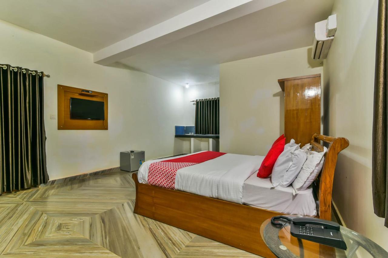 Collection O 15487 Ashoka King Hotel Мандрем Екстериор снимка